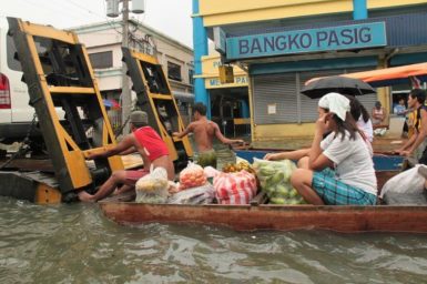 Getting food to market in floods, post Typhoon Ondoy (Ketsana) in the Philippines 2009. Image: AusAID