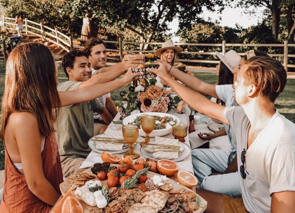 How To Keep Food Cold At A Picnic & Ensure Freshness