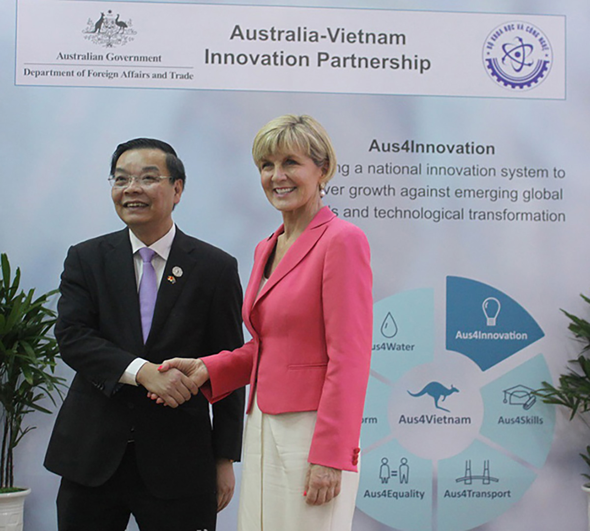 Former Australian Minister of Foreign Affairs and Trade Julie Bishop and Vietnamese Minister of Science and Technology Chu Ngoc Anh announced the Aus4Innovation program in 2017 during the week of APEC summit in Vietnam.